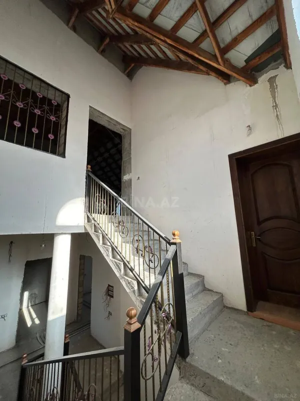 Satılır 8 otaqlı həyət evi 450 m²