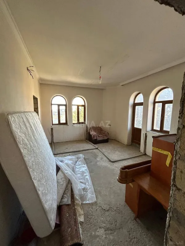 Satılır 8 otaqlı həyət evi 450 m²