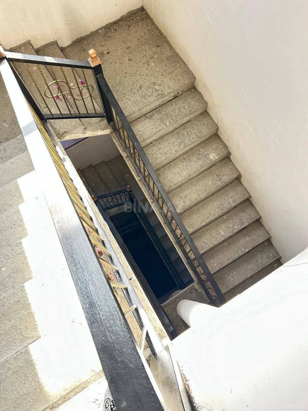 Satılır 8 otaqlı həyət evi 450 m²