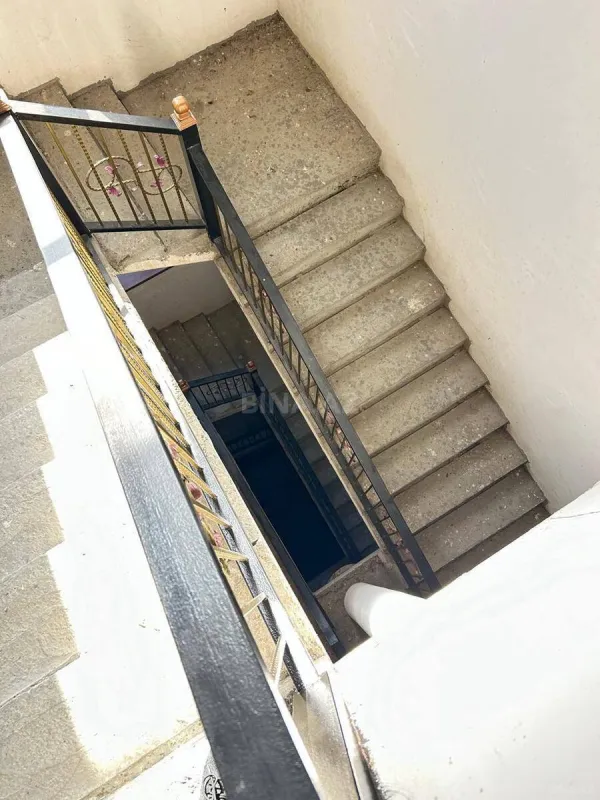 Satılır 8 otaqlı həyət evi 450 m²