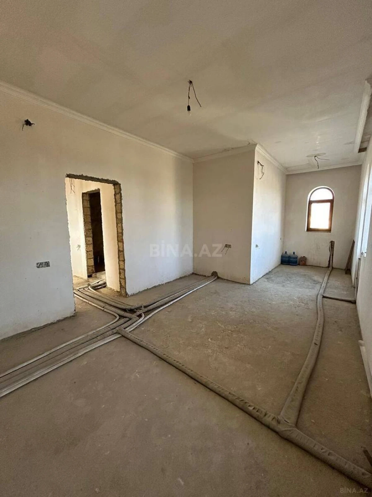 Satılır 8 otaqlı həyət evi 450 m²