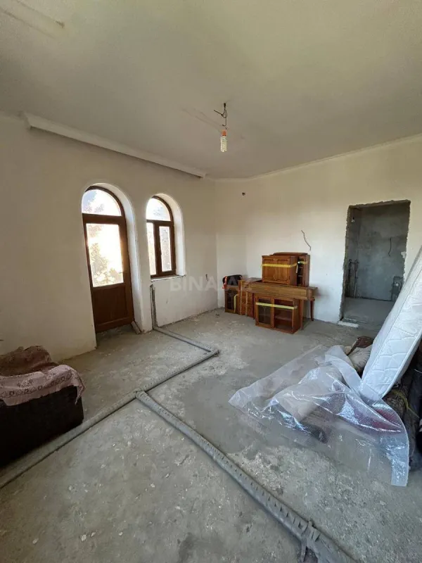 Satılır 8 otaqlı həyət evi 450 m²