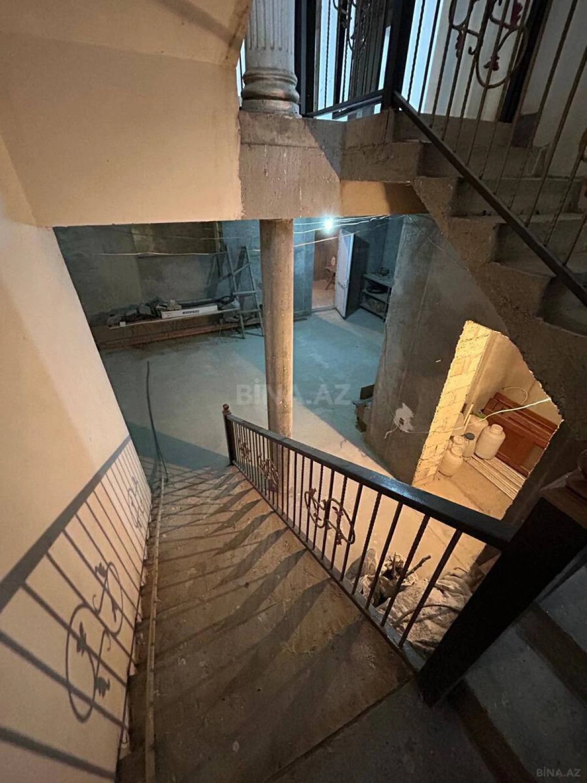 Satılır 8 otaqlı həyət evi 450 m²