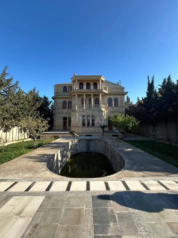 Satılır 8 otaqlı həyət evi 450 m²