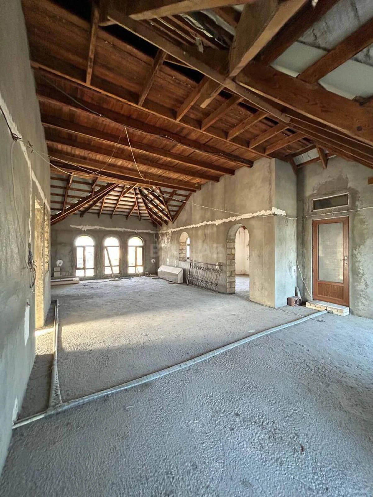 Satılır 8 otaqlı həyət evi 450 m²