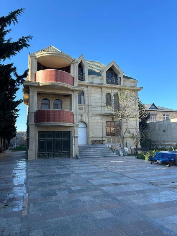 Satılır 8 otaqlı həyət evi 450 m²
