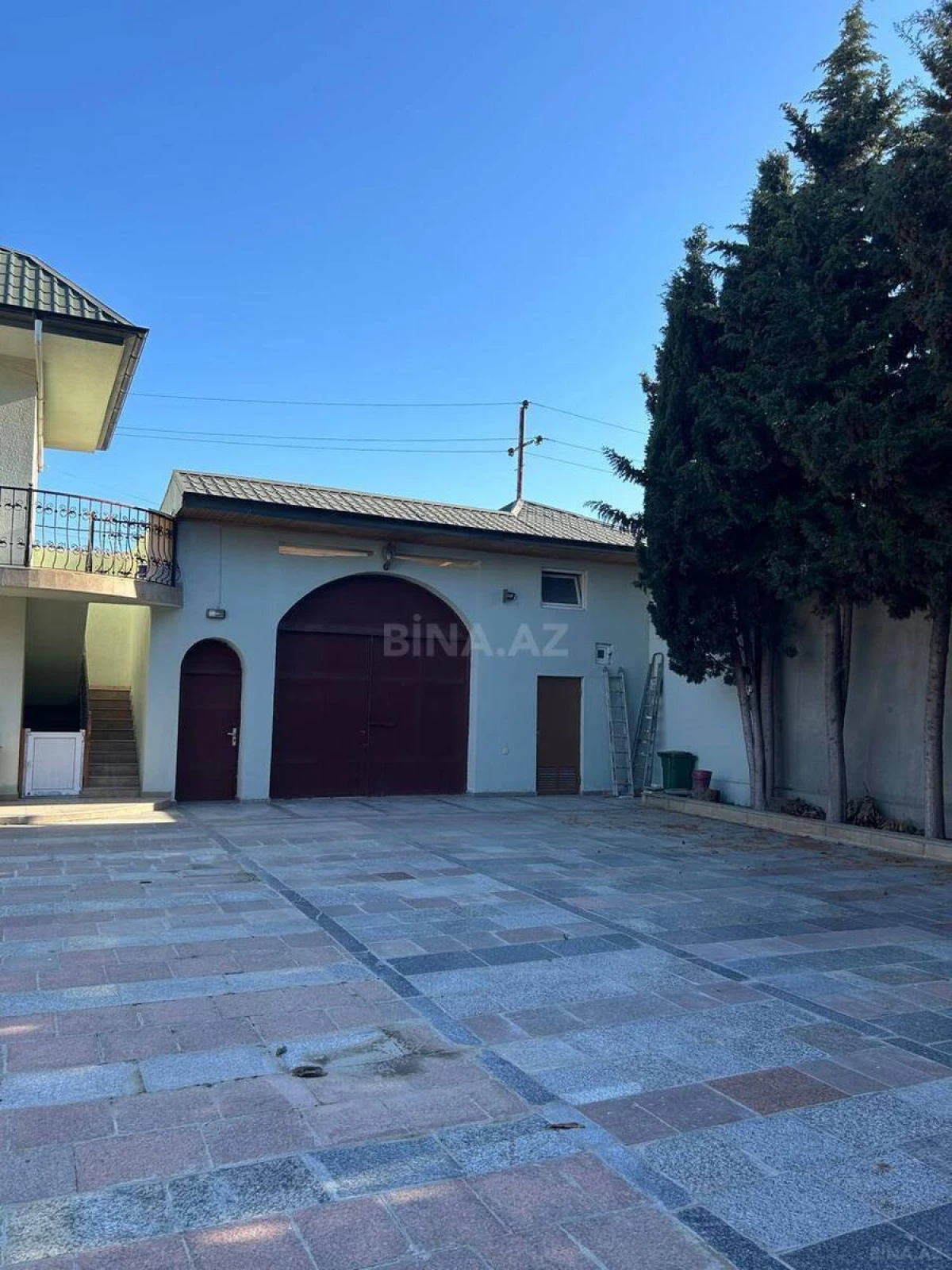 Satılır 8 otaqlı həyət evi 450 m²