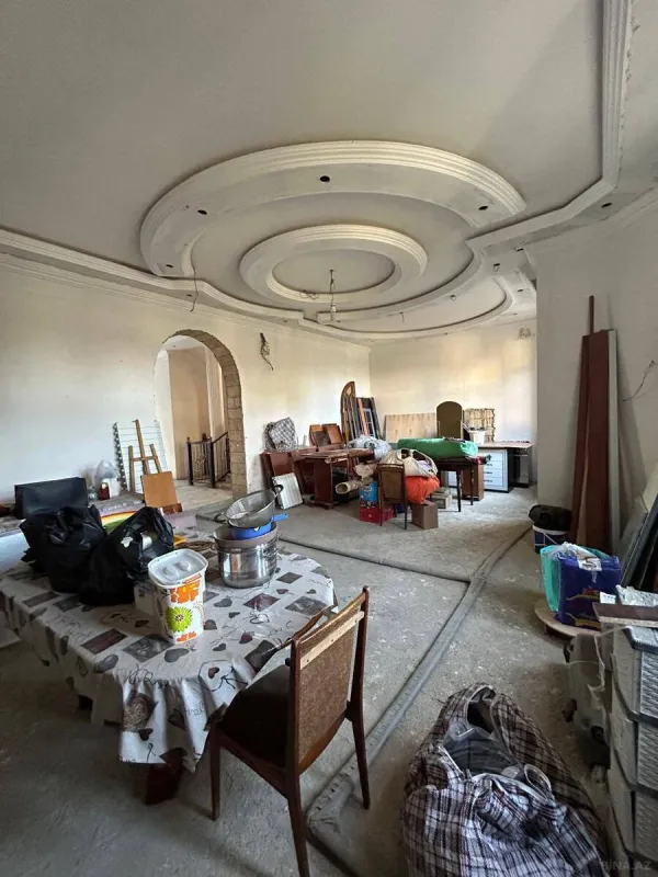 Satılır 8 otaqlı həyət evi 450 m²