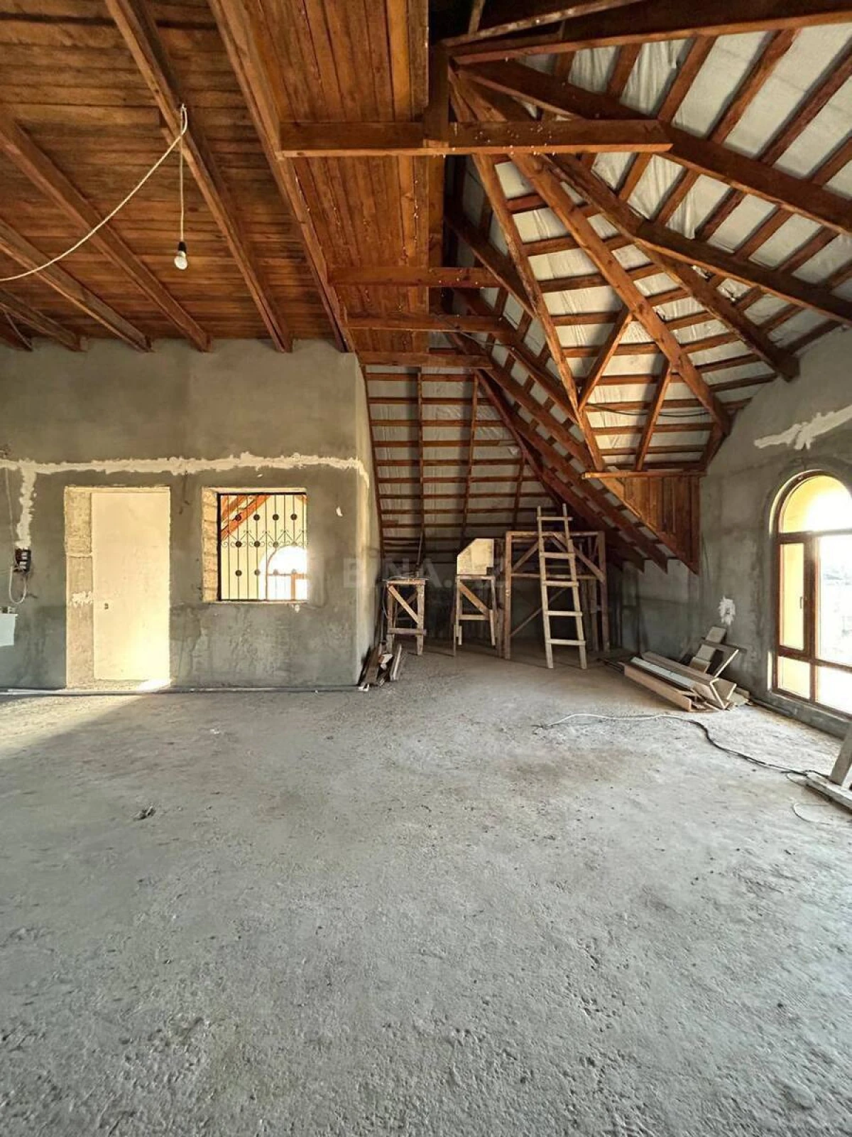 Satılır 8 otaqlı həyət evi 450 m²