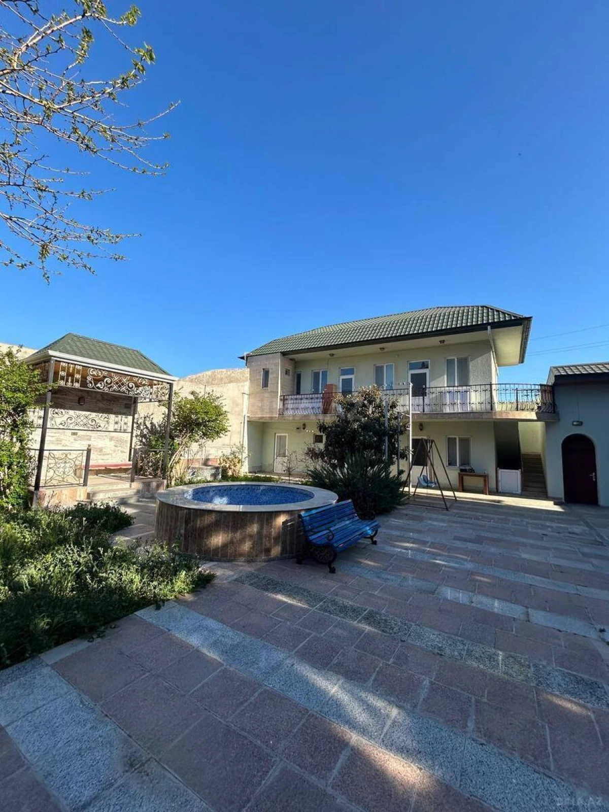 Satılır 8 otaqlı həyət evi 450 m²