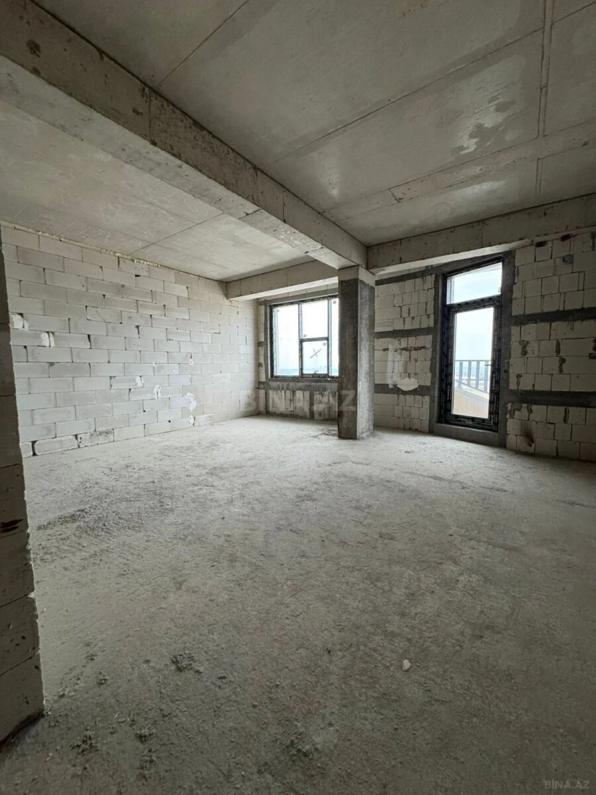 Satılır 3 otaqlı mənzil 140.2 m²
