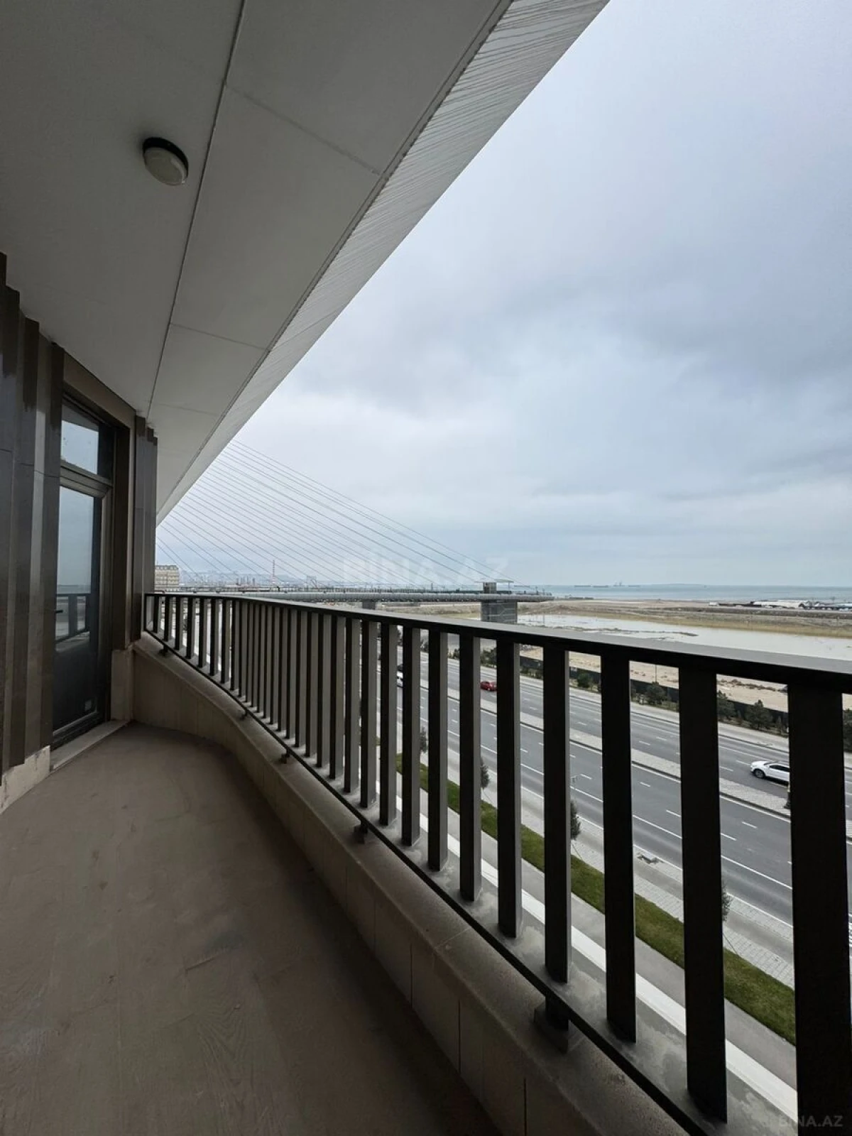 Satılır 3 otaqlı mənzil 140.2 m²