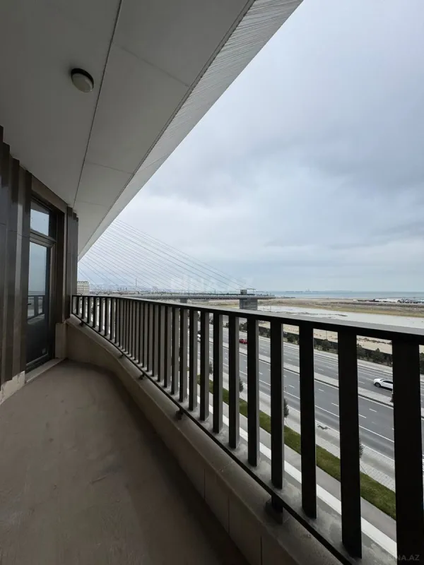 Satılır 3 otaqlı mənzil 140.2 m²