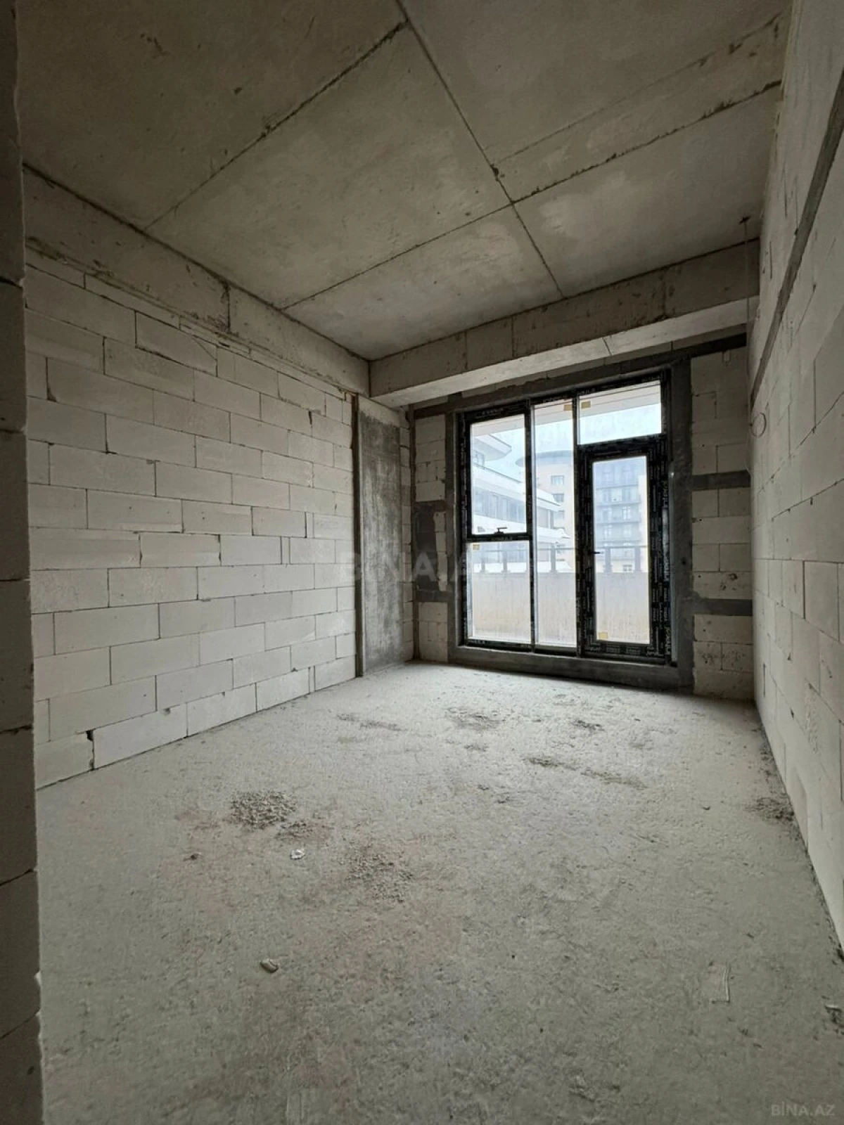 Satılır 3 otaqlı mənzil 140.2 m²