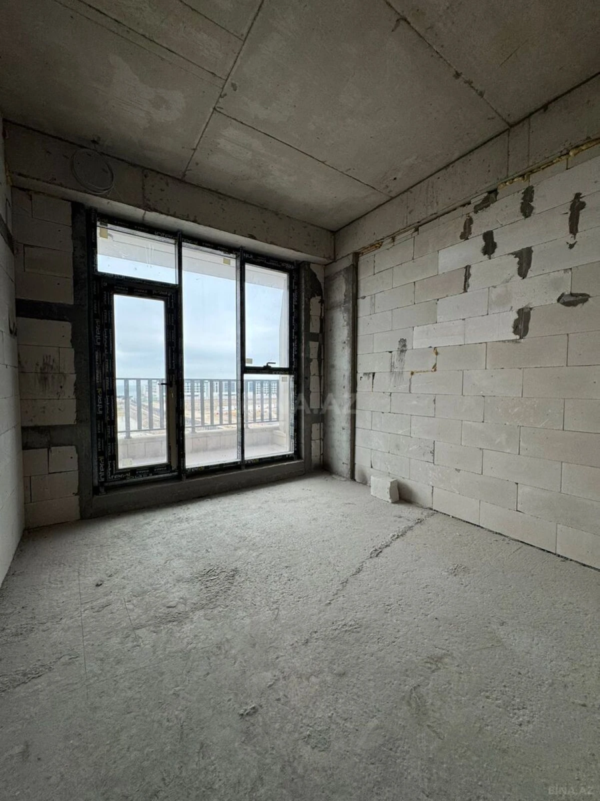 Satılır 3 otaqlı mənzil 140.2 m²