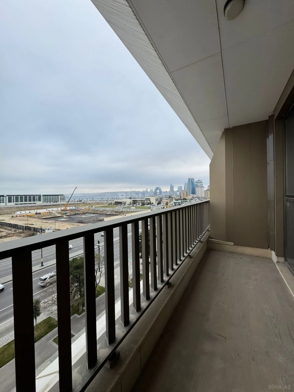 Satılır 3 otaqlı mənzil 140.2 m²