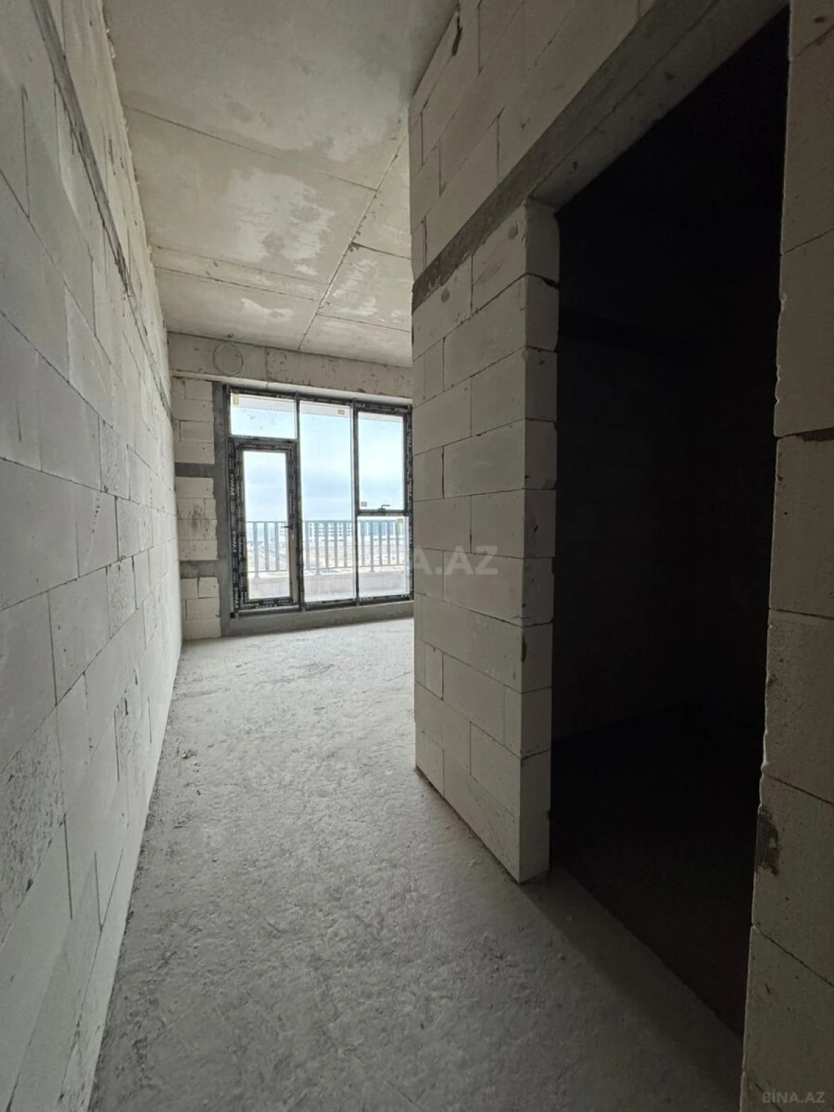 Satılır 3 otaqlı mənzil 140.2 m²