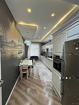 Satılır 4 otaqlı mənzil 180 m²