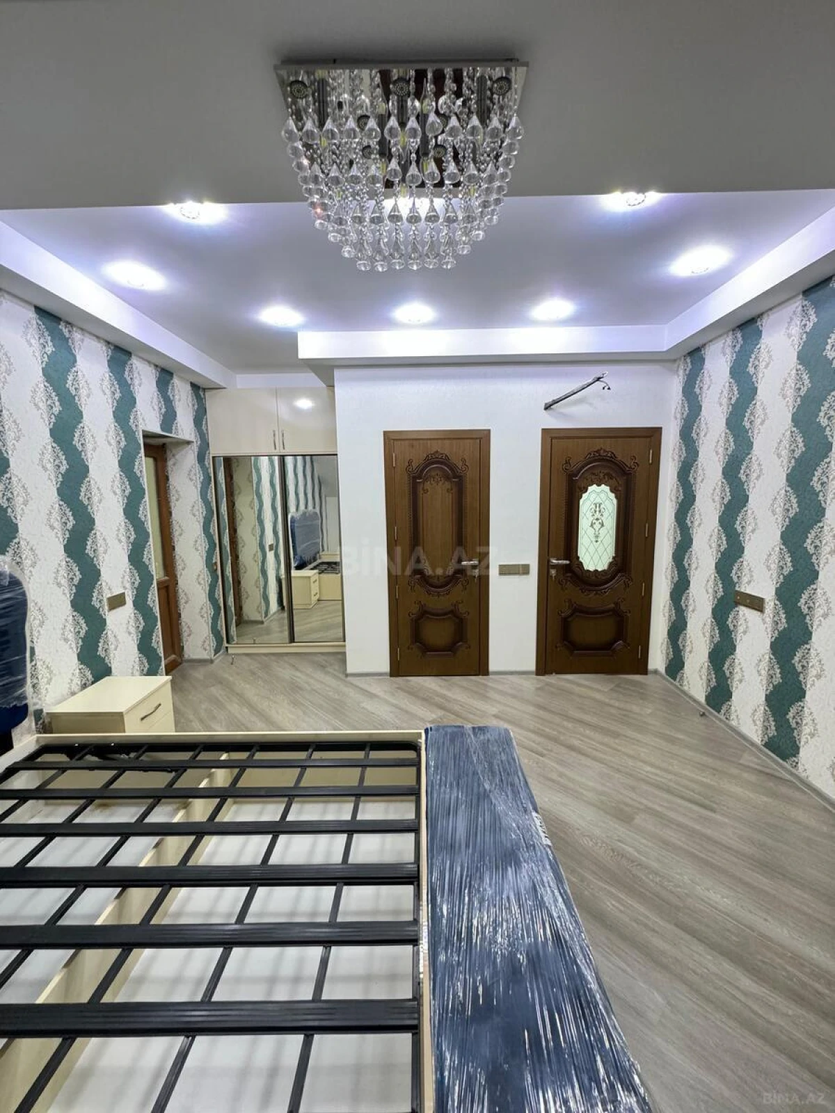 Satılır 4 otaqlı mənzil 145 m²