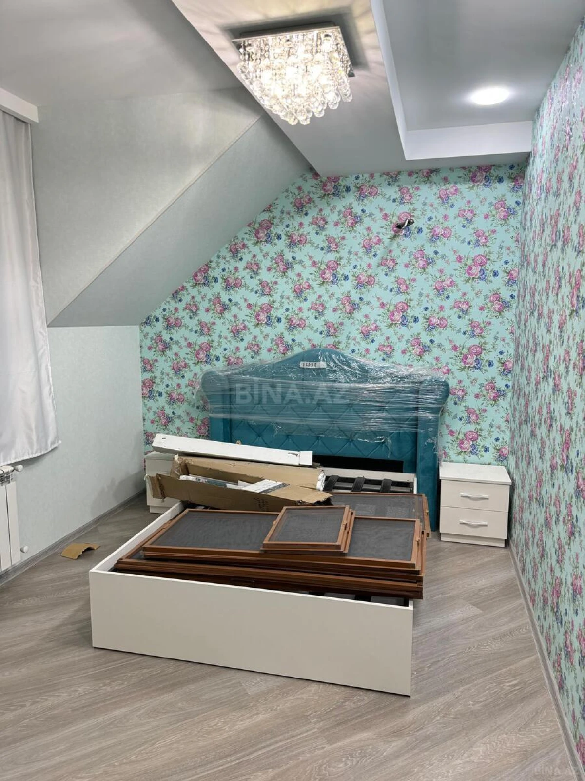 Satılır 4 otaqlı mənzil 145 m²