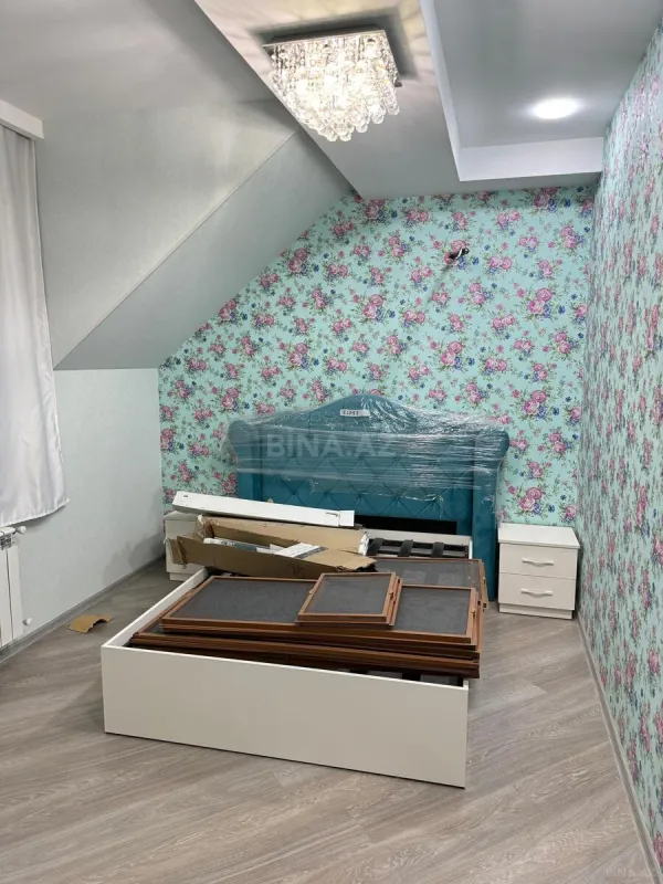 Satılır 4 otaqlı mənzil 145 m²