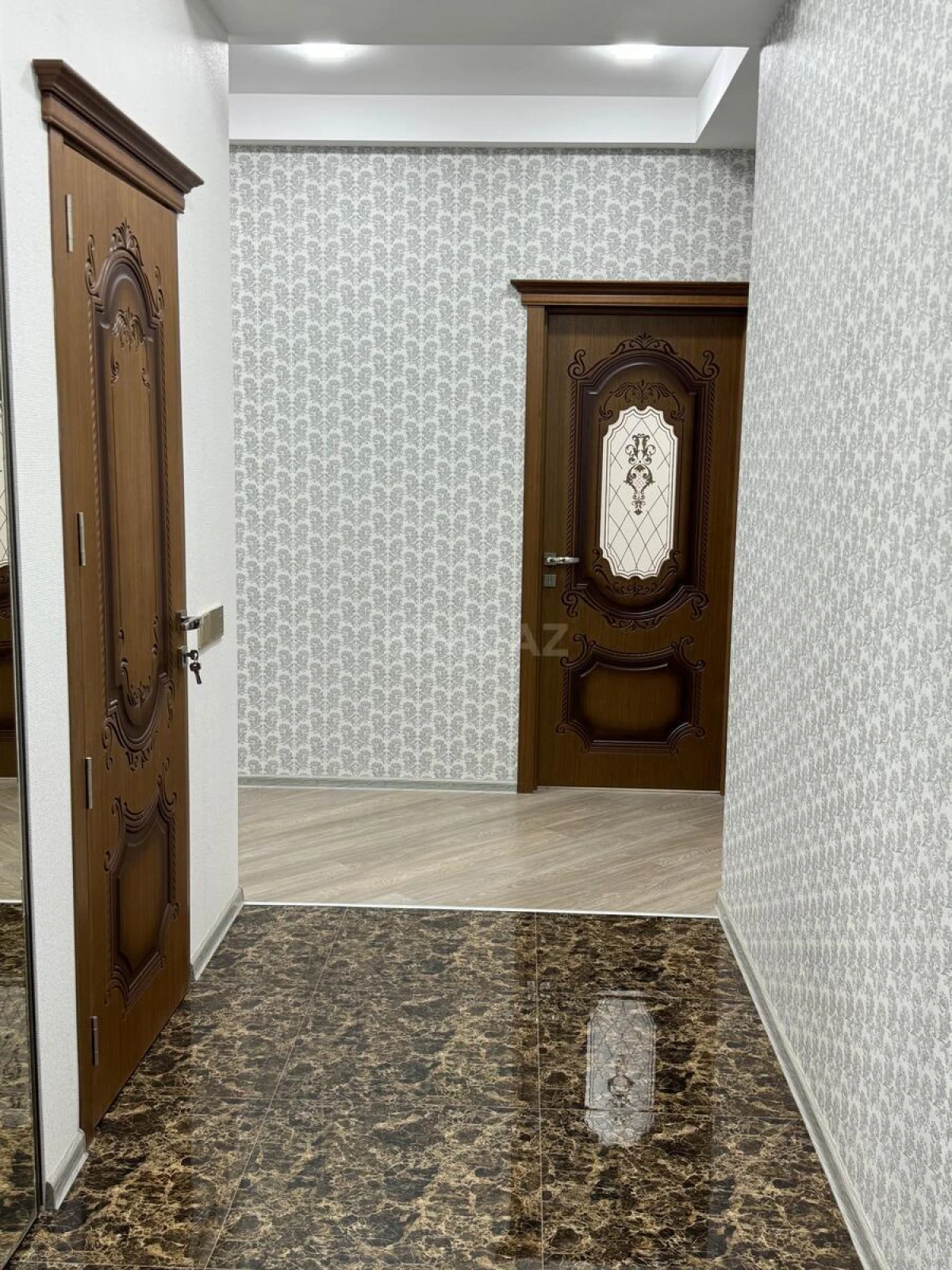 Satılır 4 otaqlı mənzil 145 m²