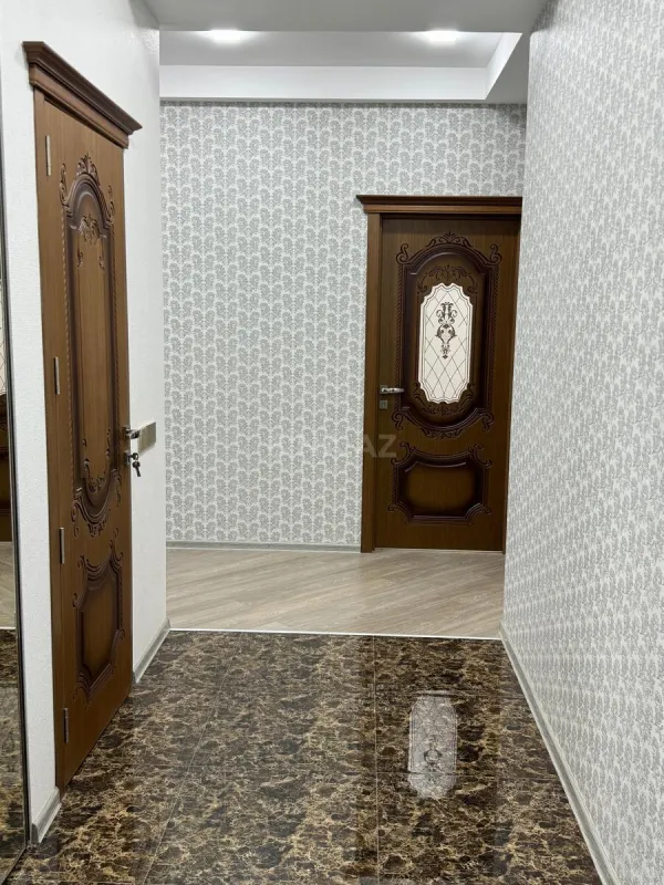 Satılır 4 otaqlı mənzil 145 m²