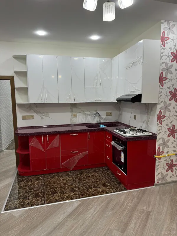 Satılır 4 otaqlı mənzil 145 m²