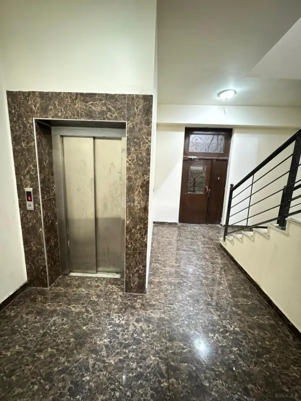 Satılır 4 otaqlı mənzil 145 m²