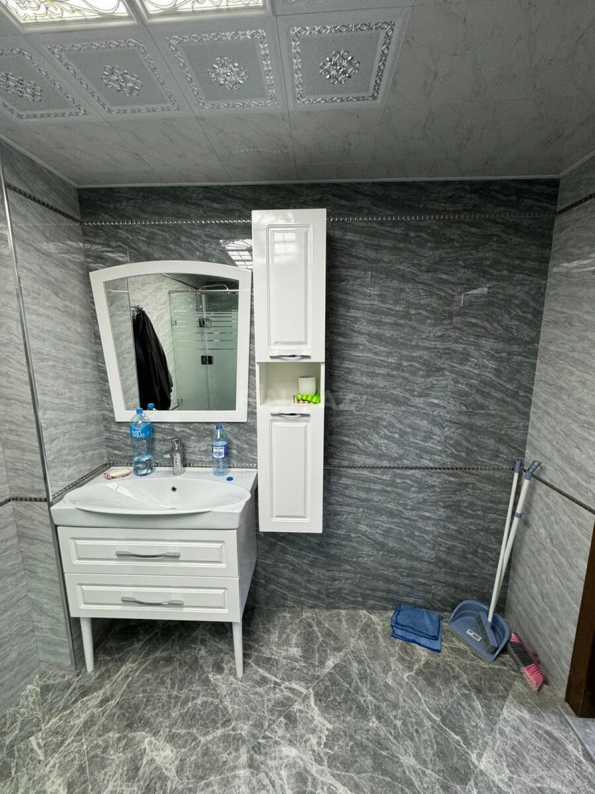 Satılır 4 otaqlı mənzil 145 m²