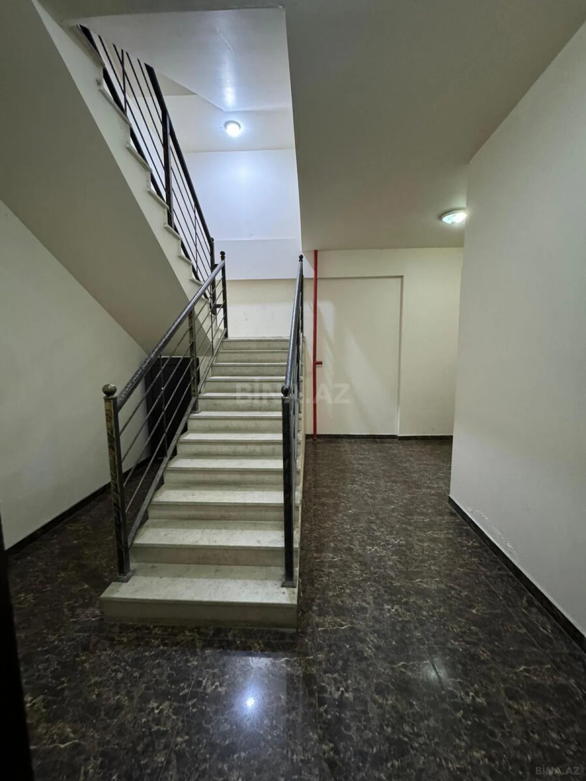 Satılır 4 otaqlı mənzil 145 m²