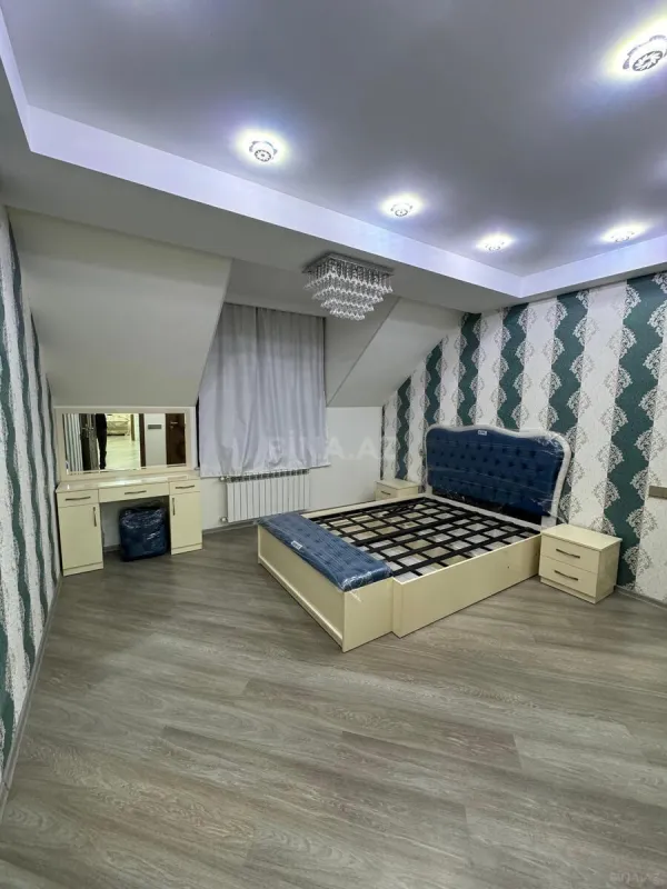 Satılır 4 otaqlı mənzil 145 m²