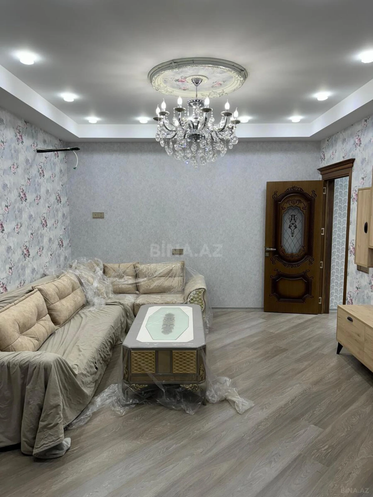 Satılır 4 otaqlı mənzil 145 m²