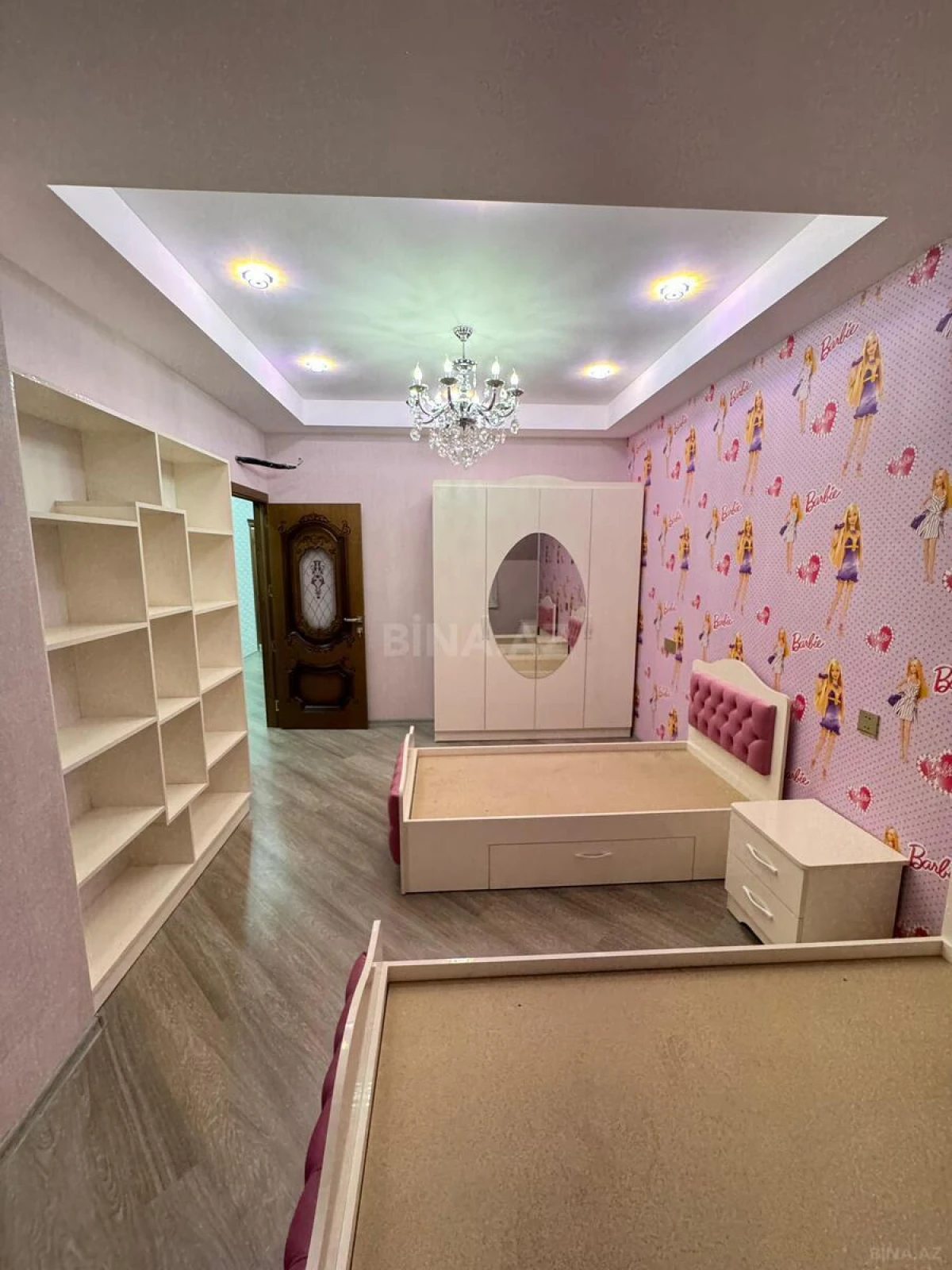 Satılır 4 otaqlı mənzil 145 m²