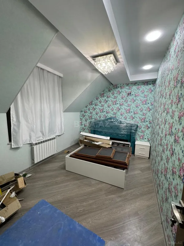 Satılır 4 otaqlı mənzil 145 m²