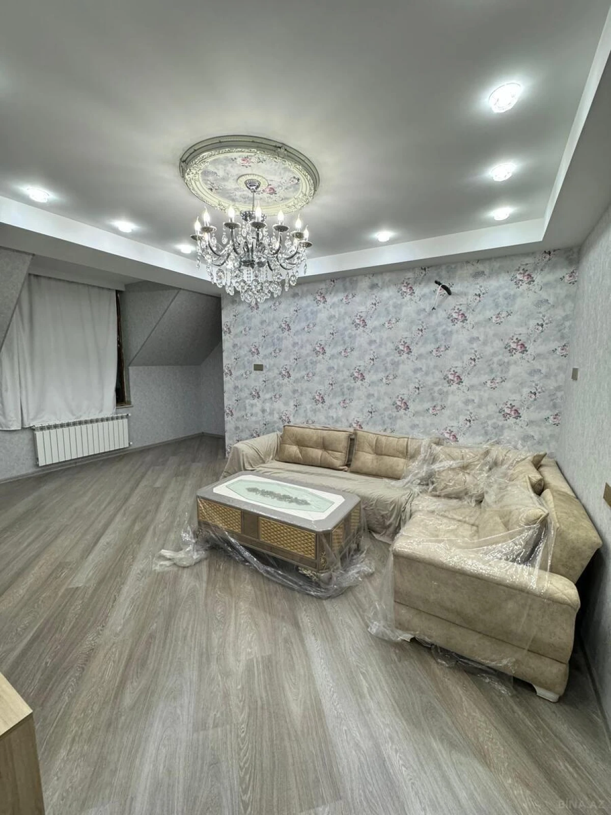 Satılır 4 otaqlı mənzil 145 m²