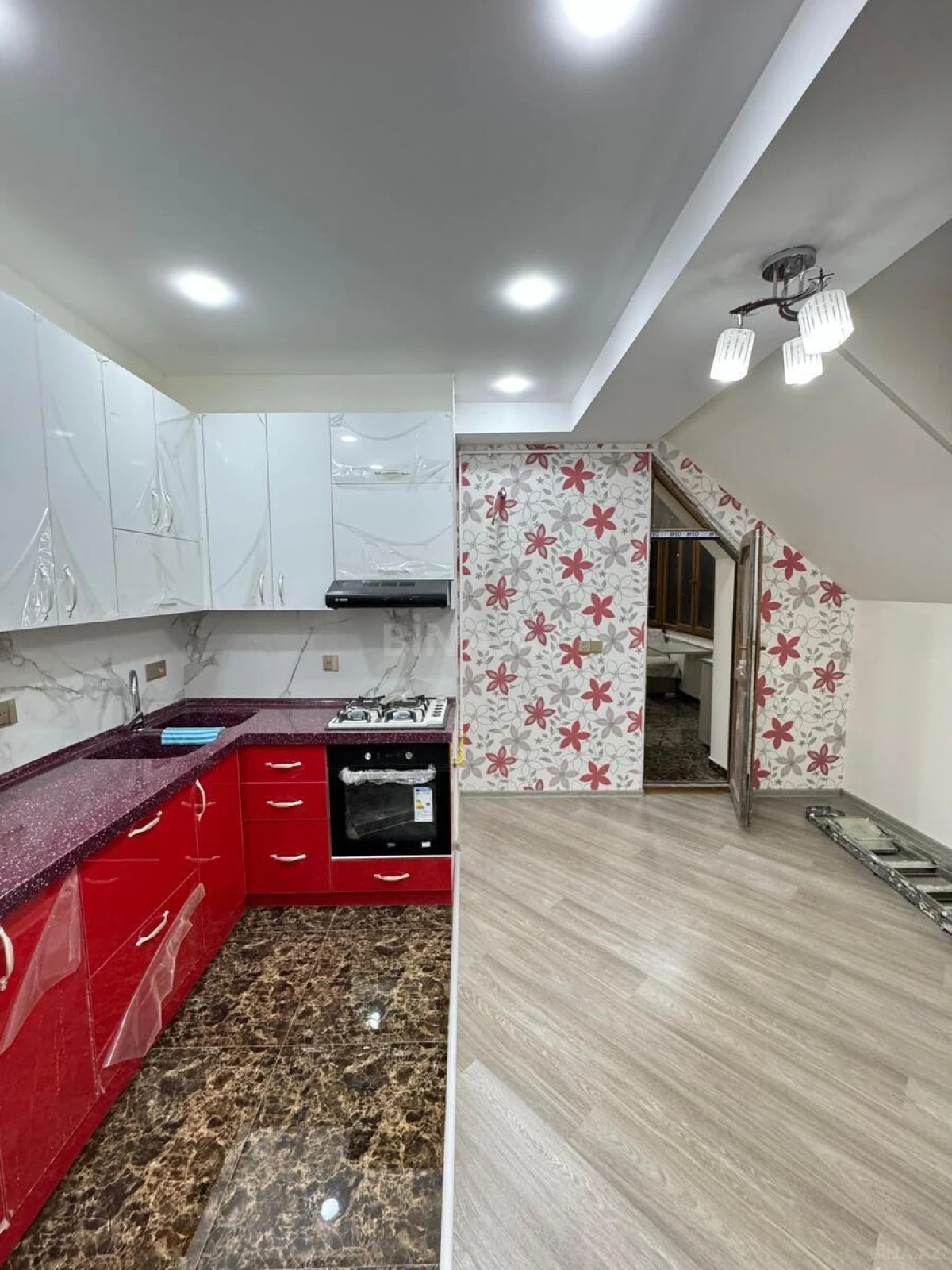 Satılır 4 otaqlı mənzil 145 m²