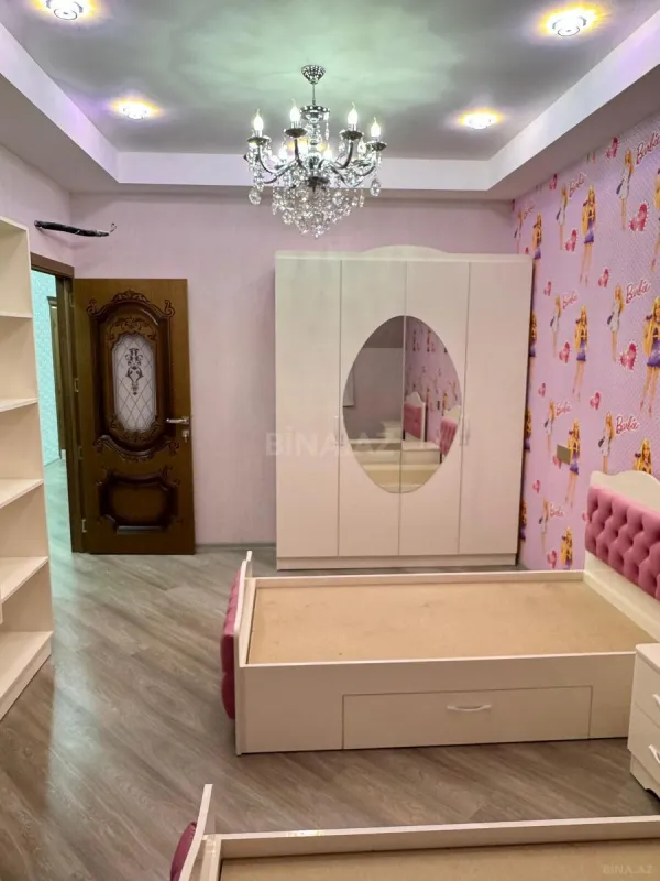 Satılır 4 otaqlı mənzil 145 m²