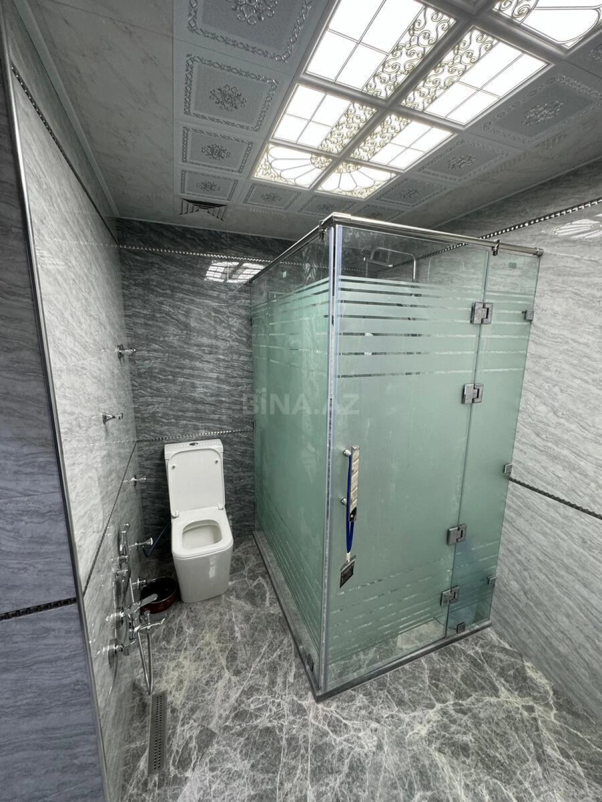 Satılır 4 otaqlı mənzil 145 m²