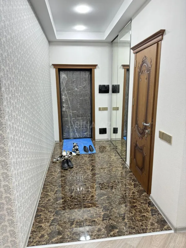 Satılır 4 otaqlı mənzil 145 m²