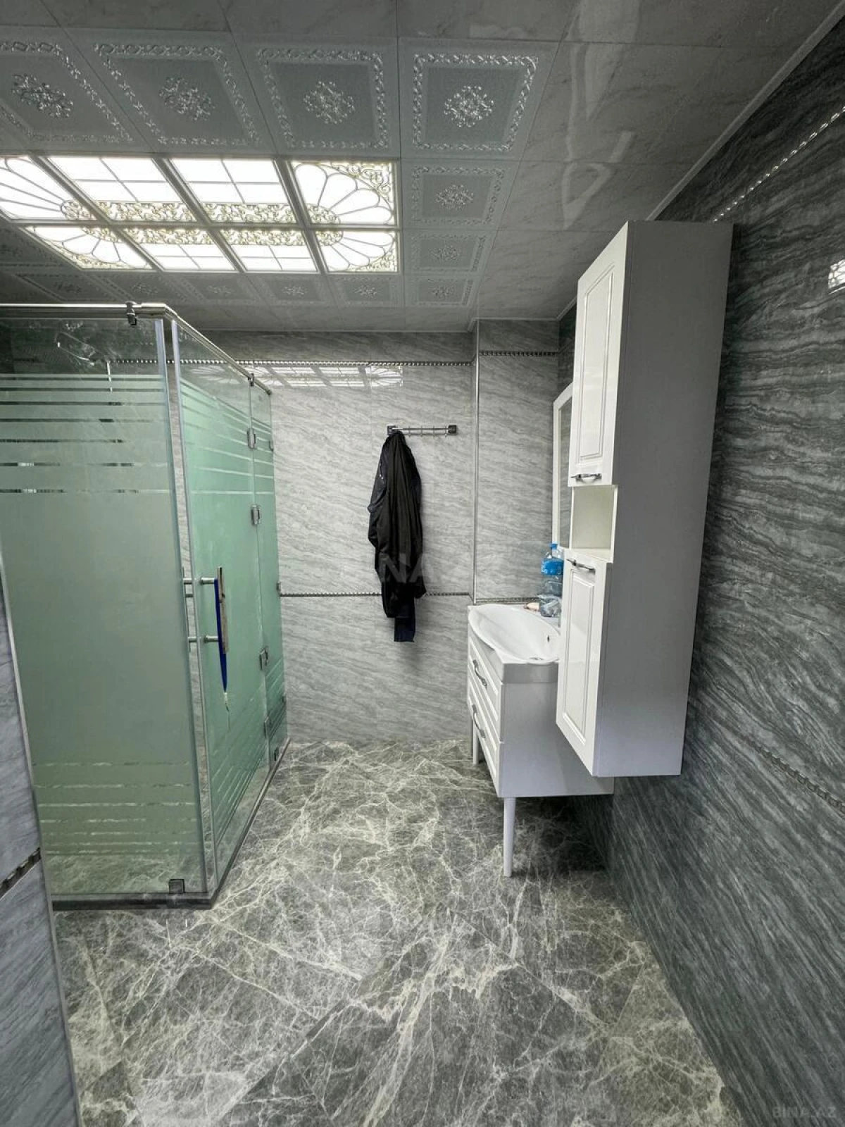 Satılır 4 otaqlı mənzil 145 m²