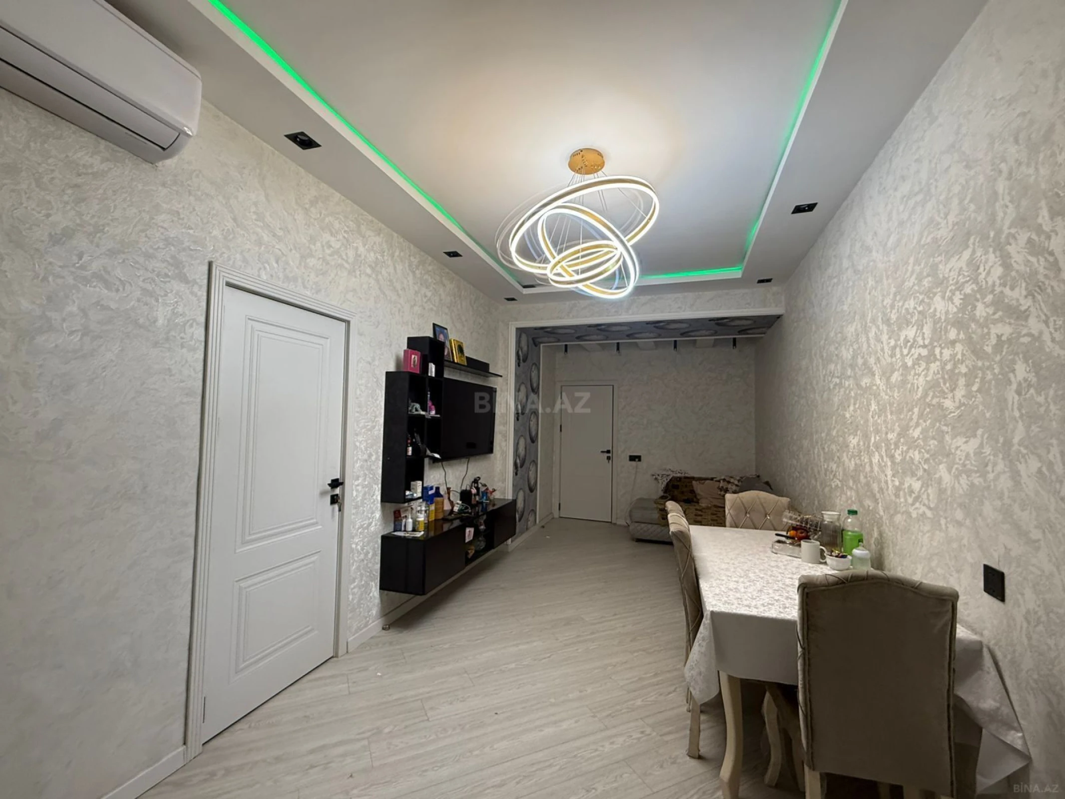 Satılır 2 otaqlı mənzil 82 m²