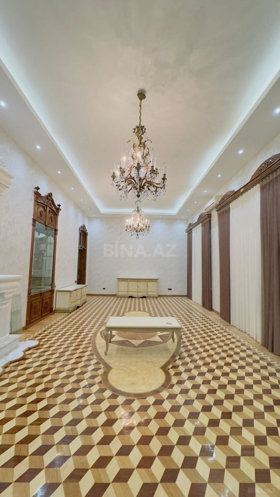 Satılır 5 otaqlı mənzil 250 m²