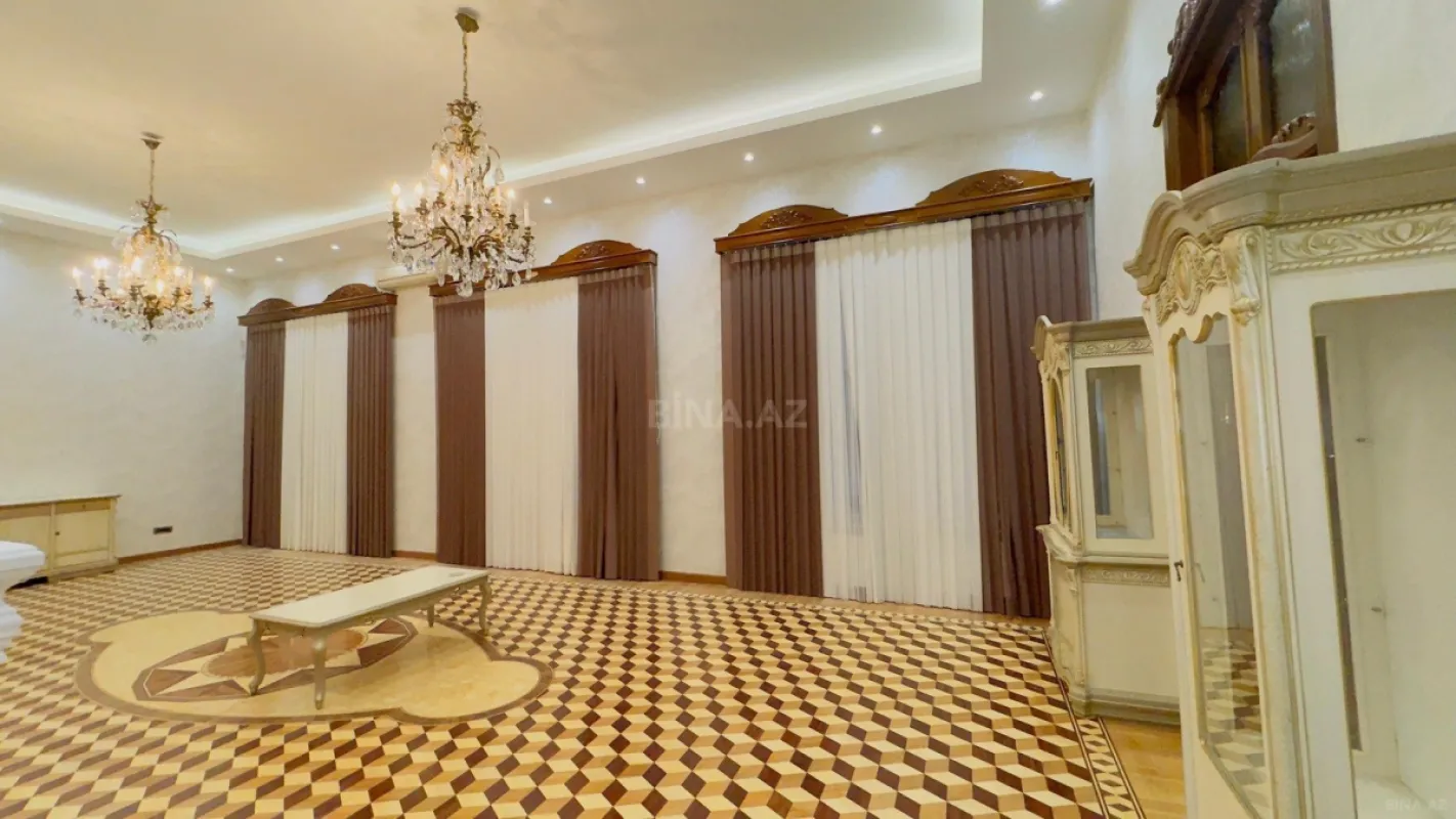 Satılır 5 otaqlı mənzil 250 m²