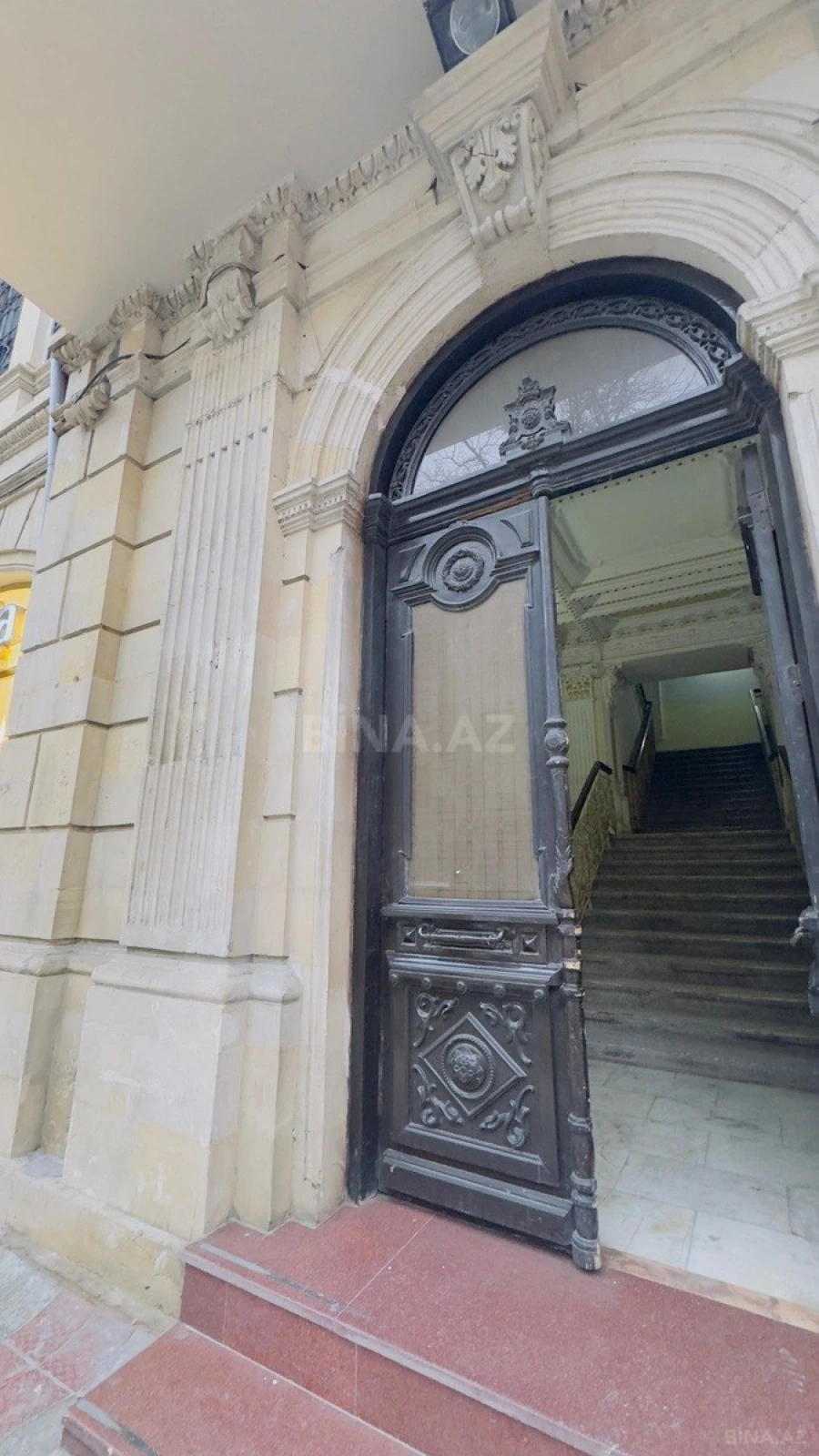 Satılır 5 otaqlı mənzil 250 m²