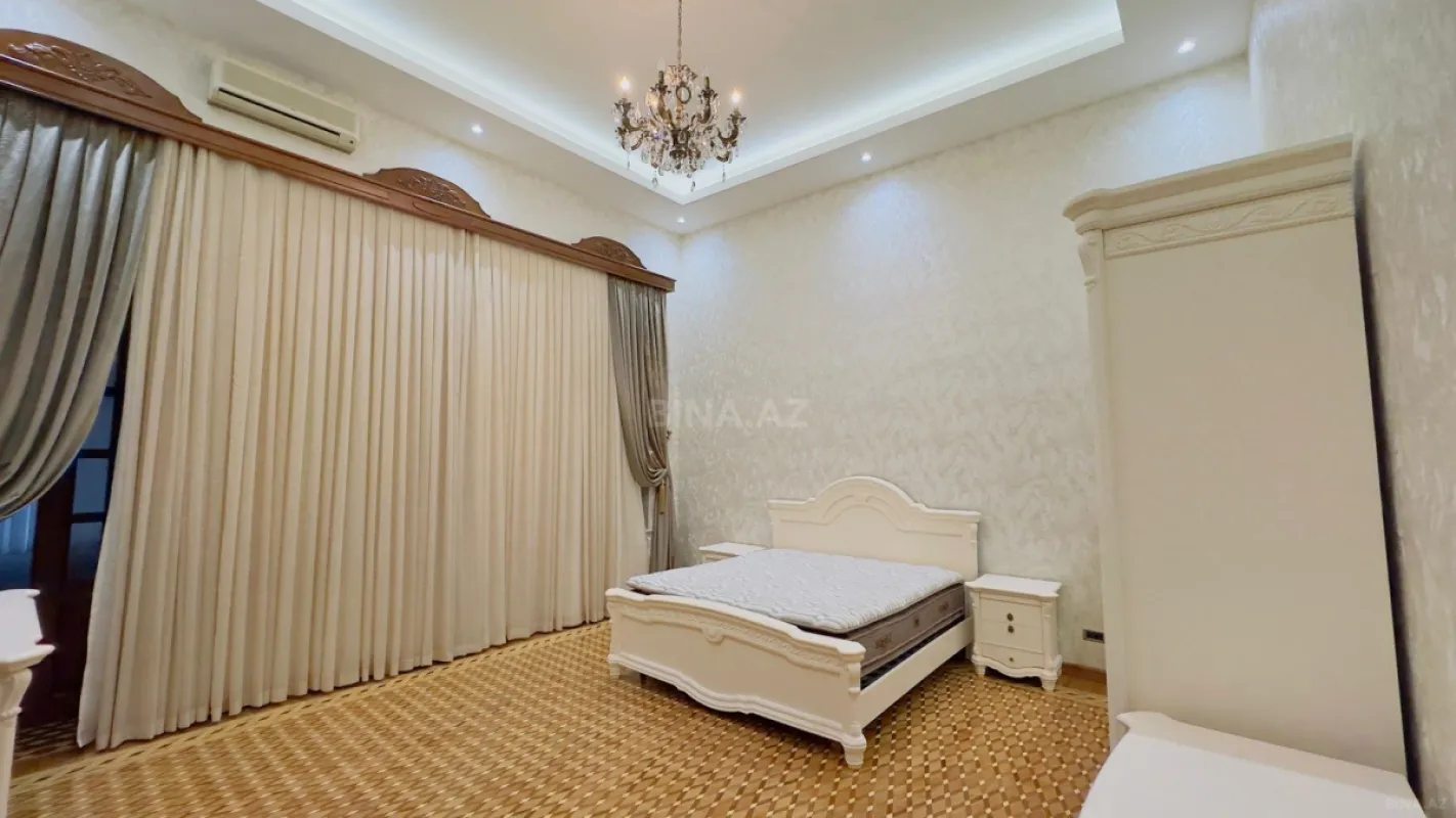 Satılır 5 otaqlı mənzil 250 m²