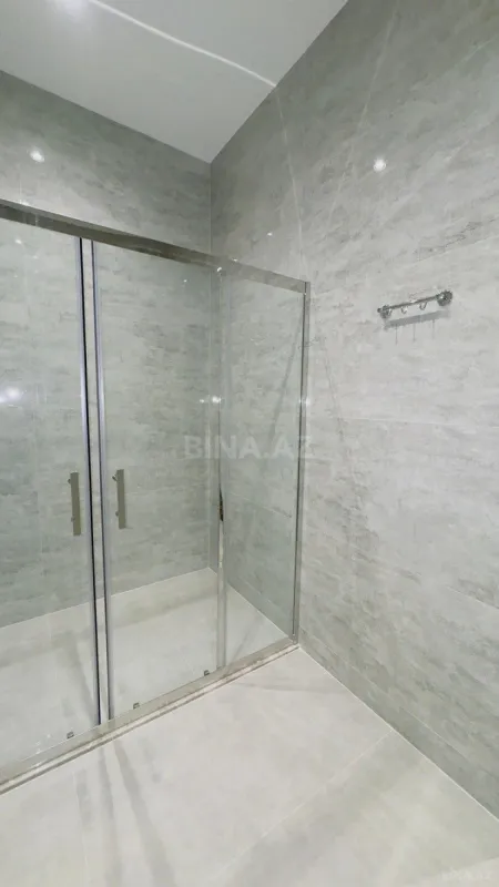 Satılır 5 otaqlı mənzil 250 m²