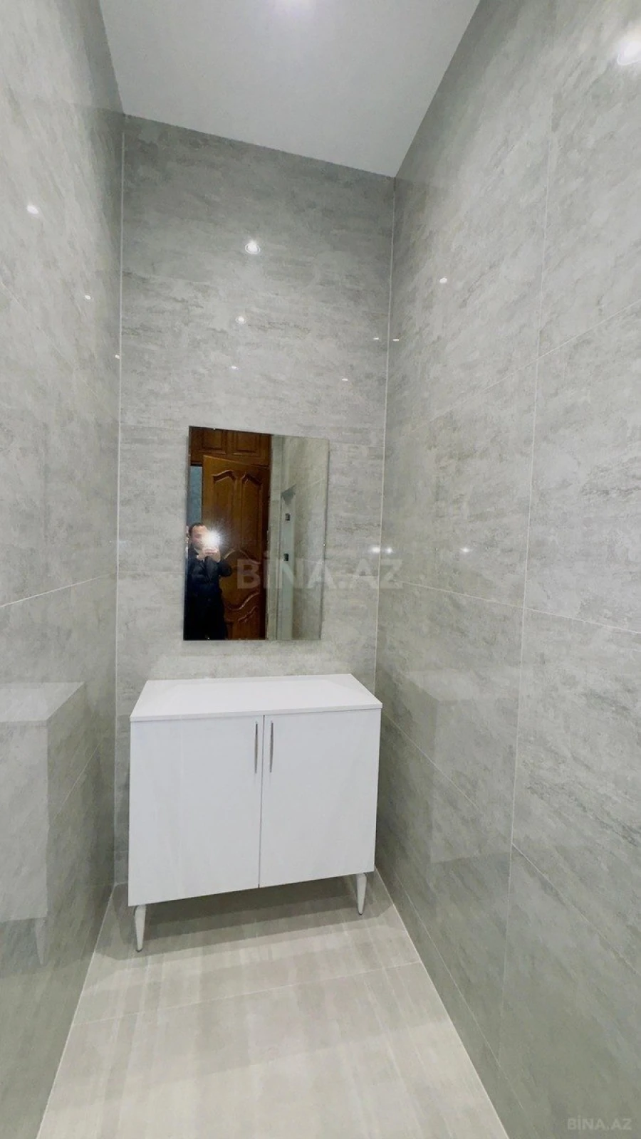 Satılır 5 otaqlı mənzil 250 m²