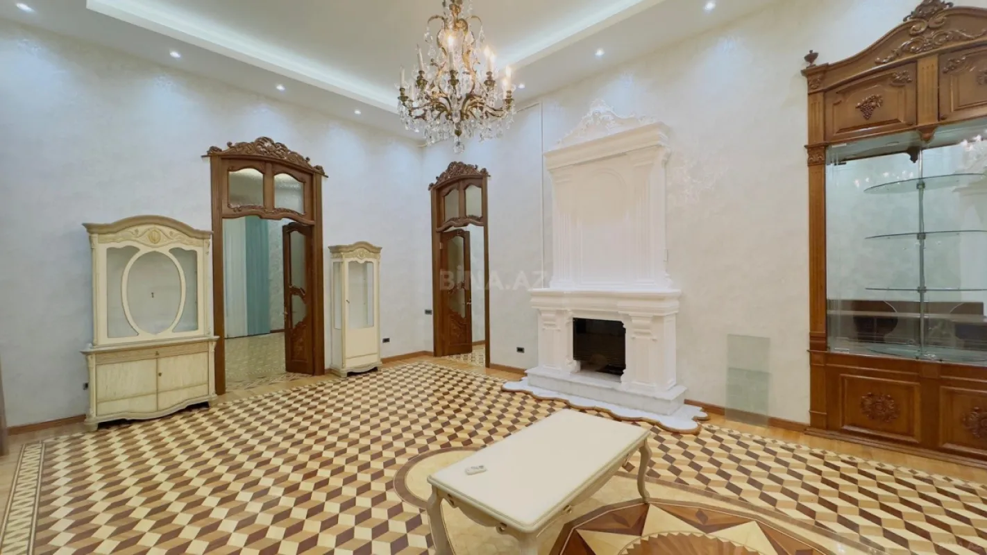 Satılır 5 otaqlı mənzil 250 m²