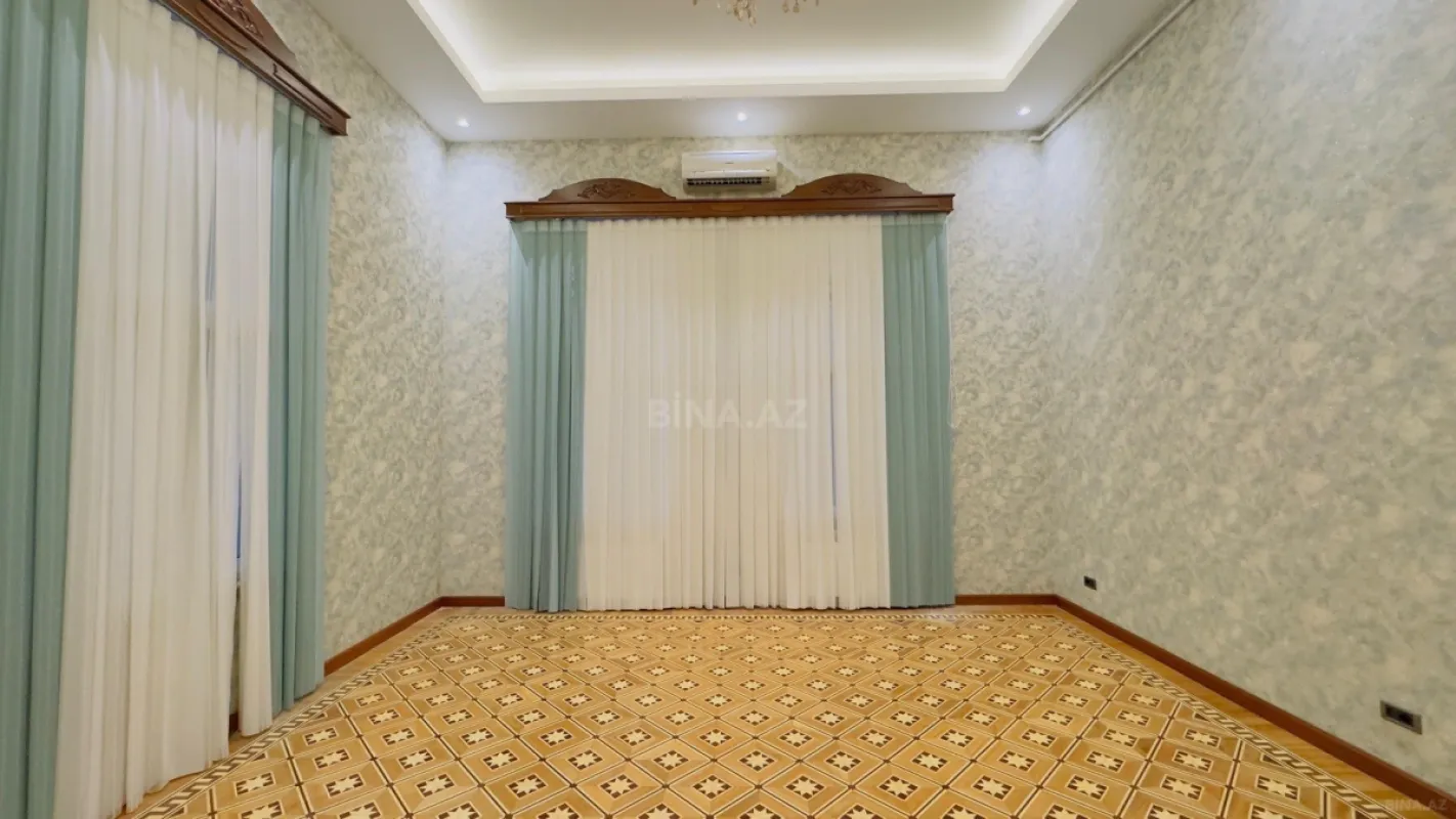 Satılır 5 otaqlı mənzil 250 m²